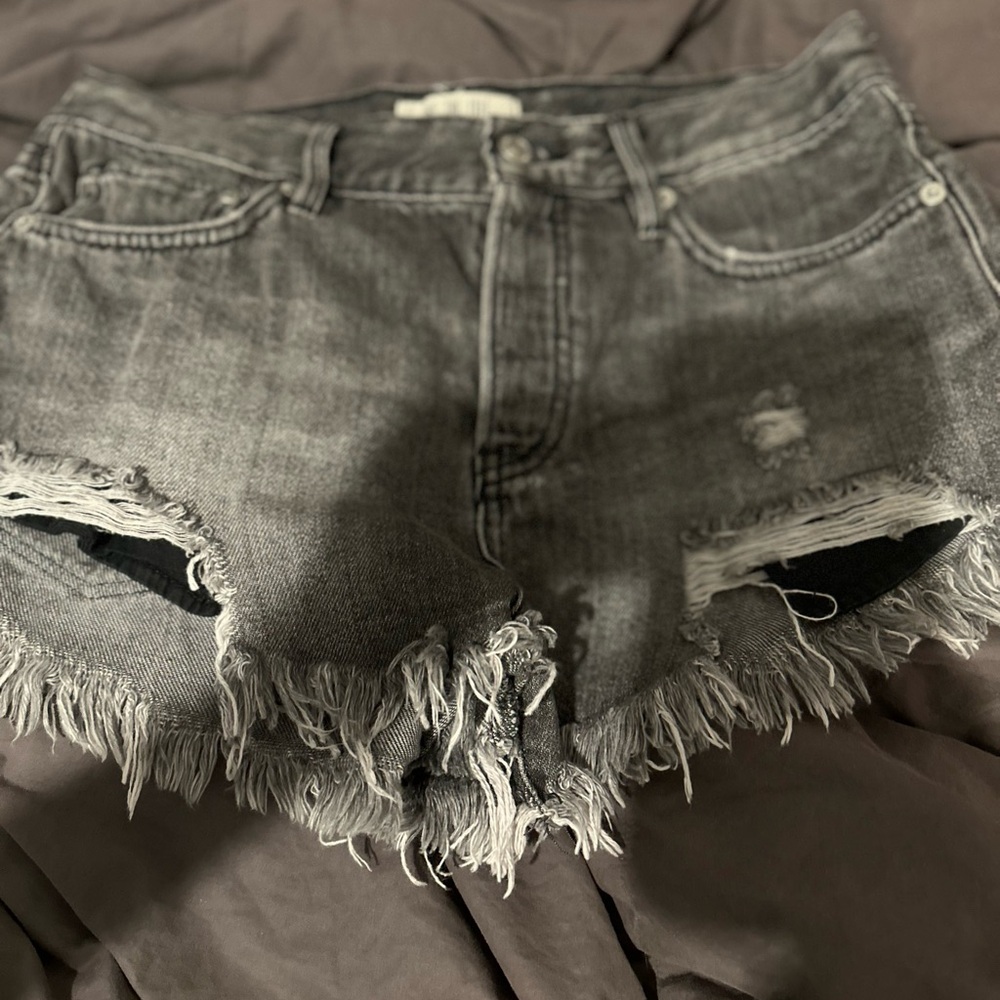 x We The Free Loving Good Vibrations Shorts in Sulphur Black
FREE PEOPLE size 26